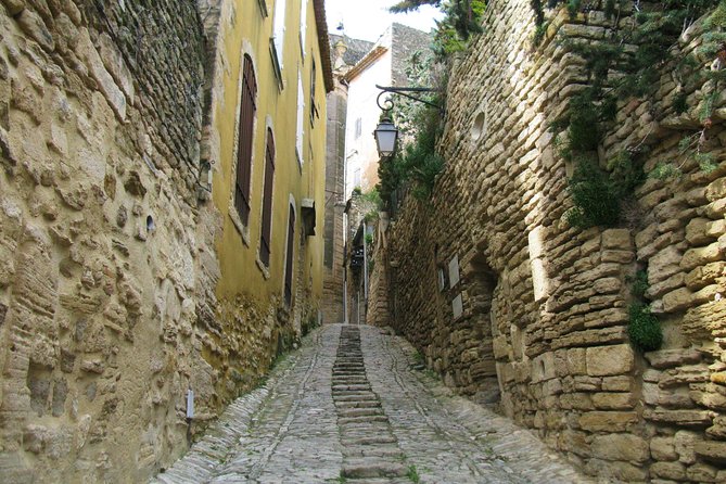 Luberon Villages Half-Day Tour From Aix-En-Provence - Lourmarin Castles Renaissance Architecture