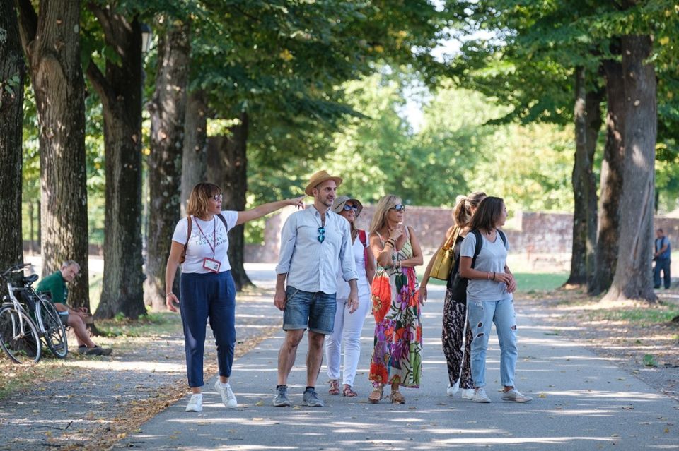 Lucca: Aperitivo Evening Food and Wine Tour - Tour Inclusions