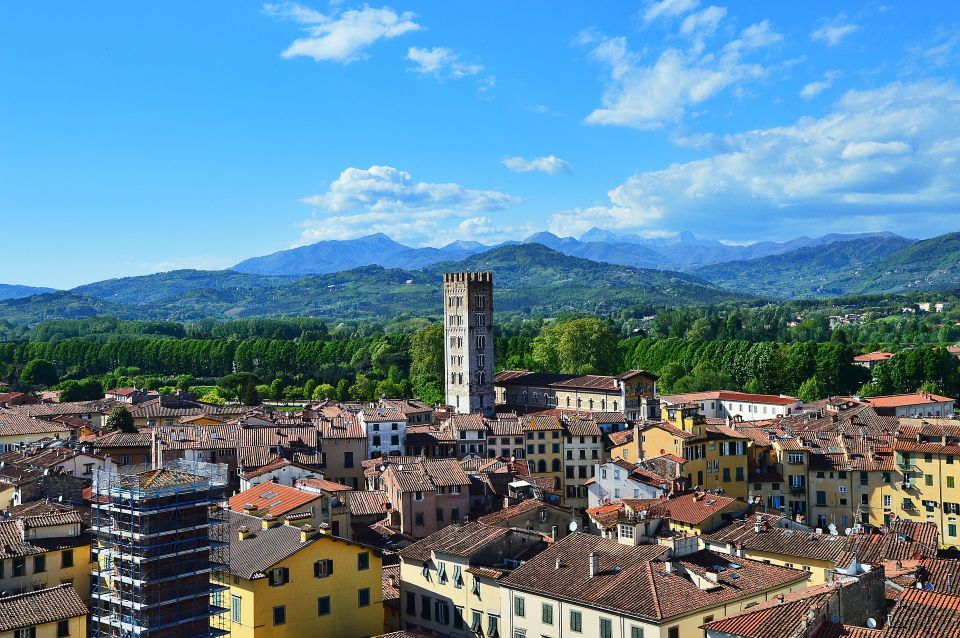 Lucca: City Highlights Walking Tour - Exploring the Historic Neighborhoods