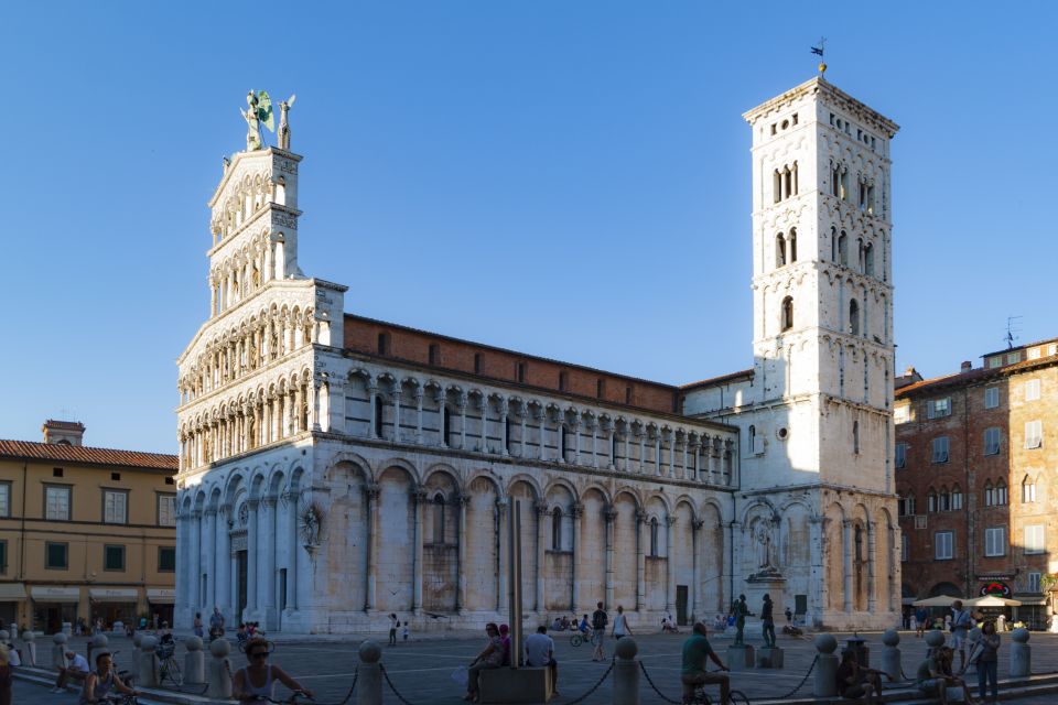 Lucca: City Highlights Walking Tour - Strolling Along the Main Street