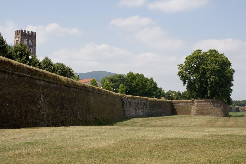 Lucca: City Highlights Walking Tour - Walking the Panoramic City Walls