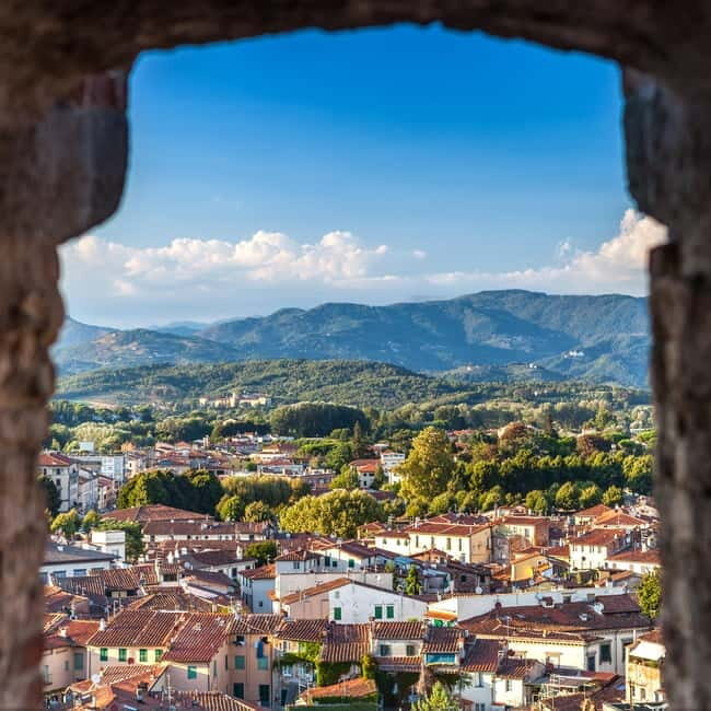 Lucca: Express Walk with a Local in 60 Minutes - Key Points