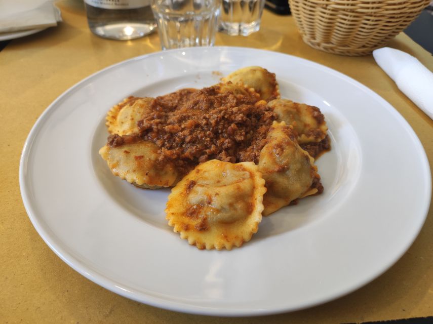 Lucca: Guided Food Walking Tour With Tastings - Tuscan Specialties to Savor