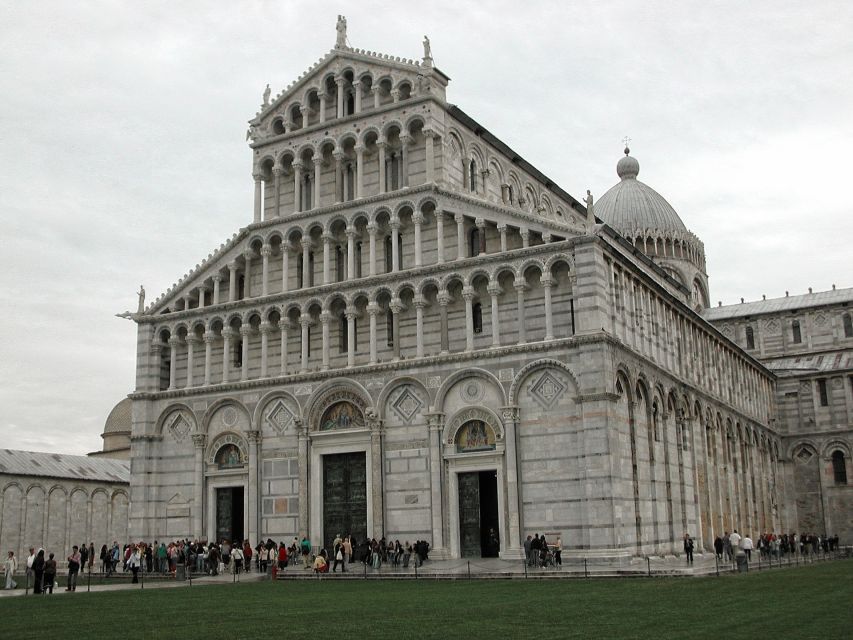 Lucca: Private Guided Walking Tour - Exploring Luccas History