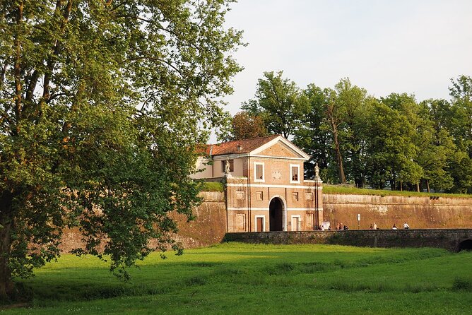 Lucca: Self-Guided Tour by Bike With MAP - Accessibility and Tour Experience