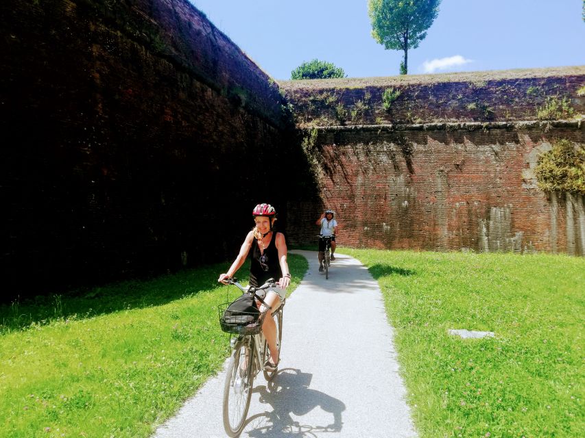 Lucca Sightseeing Tour by E-Bike or City Bike - Tour Duration