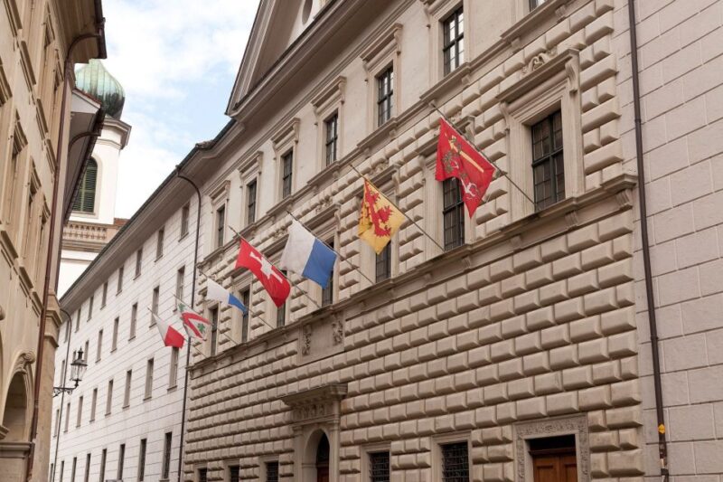 Lucerne: Classic City Walking Tour - Peterskapelle and the Citys First Church