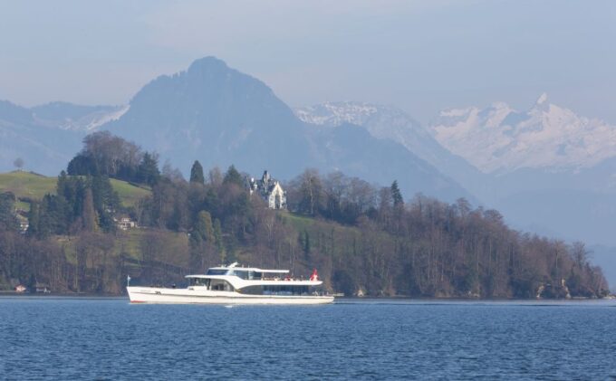 Lucerne: Walking and Boat Tour With Cheese & Wine Tasting - Cheese and Wine Tasting in Lucerne Old Town