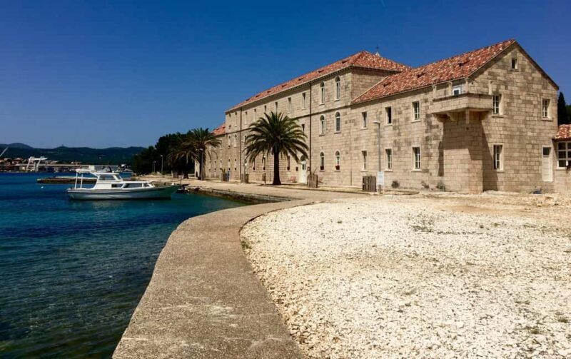 Lumbarda - Sunset Kayak Tour with a Picnic - Wine and Sweets - Who Will Appreciate This Tour?