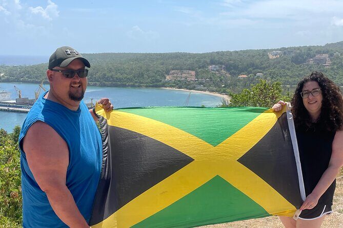 Luminous lagoon Private & Group tour from Runaway Bay - Authenticity and Reviews: Real Traveler Perspectives