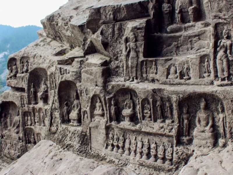 Luoyang: Longmen Grottoes and White Horse Temple Guided Tour - Longmen Grottoes Exploration