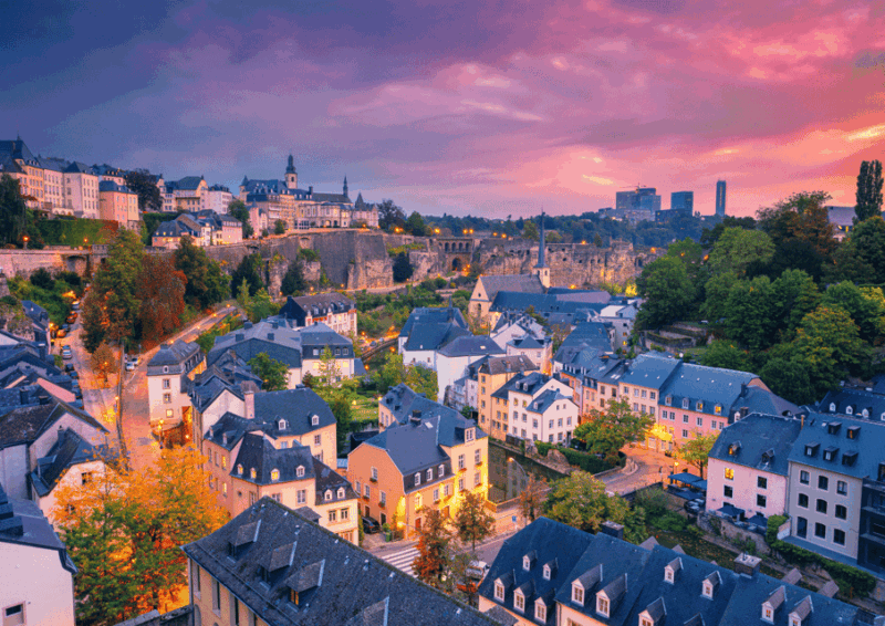 Luxembourg : Christmas Market Smartphone Game - Engaging Challenges and Activities