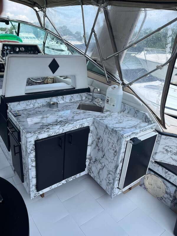 Luxurious 40ft Yacht Charter - Who Should Book This Yacht?