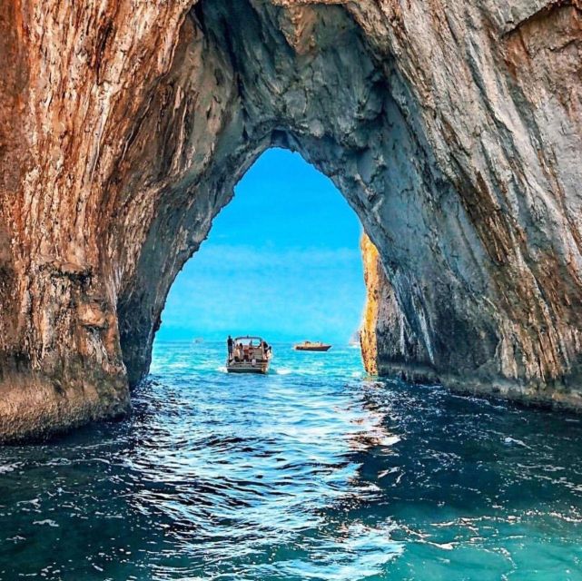 Luxury Boat Trip of Capri Island - Key Points