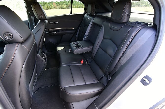 Luxury Car Arrival From Milwaukee Airport MKE to Milwaukee City - Pickup and Drop-off Process
