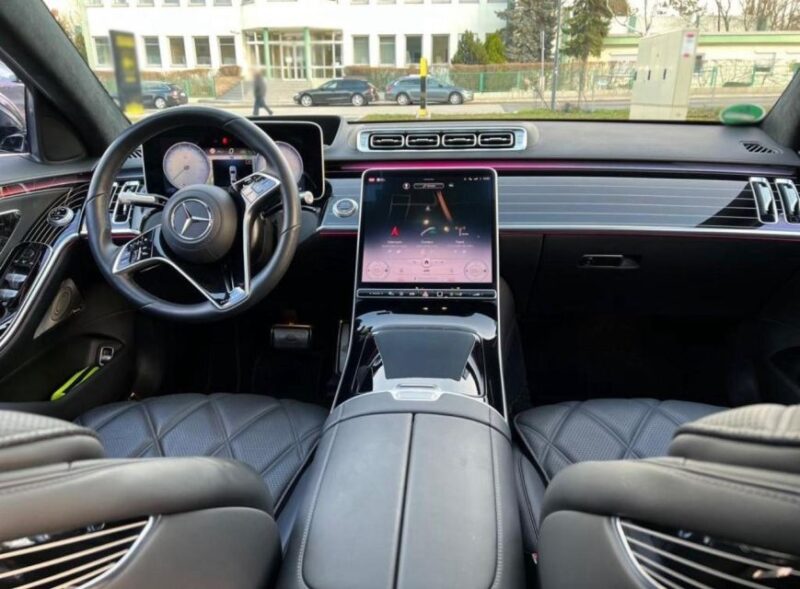 Luxury Car Service in Paris With Driver - Included Amenities and Services