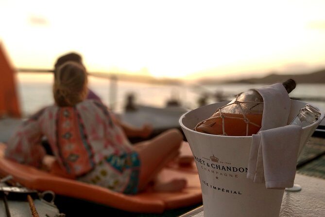 LUXURY Catamaran Bora Bora : The Sunset Escape - The Sum Up