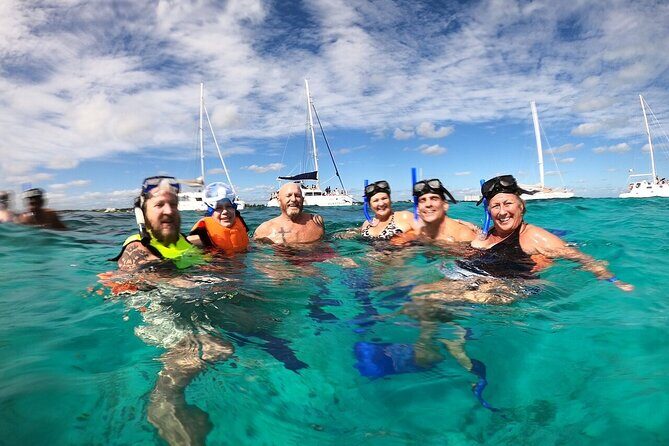 Luxury Catamaran Privilege to Isla Mujeres + Open Bar VIP - FAQ