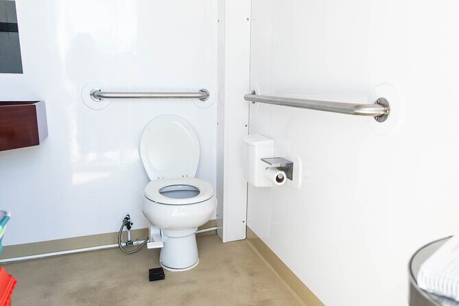 Luxury Hot Tub Boat of DC Potomac Monuments Private Tub up to 10 - Is This Tour Worth the Price?