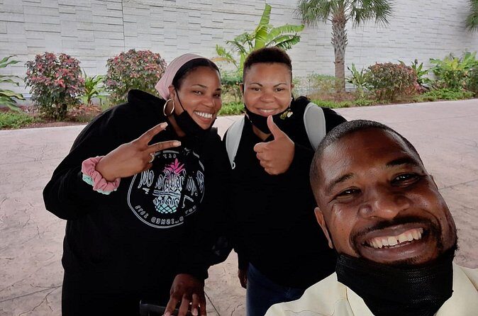 Luxury MKT Town Car Private Roundtrip Transfer - Breaking Down the Itinerary