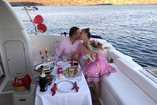 Luxury Power Yacht Cruise - A Closer Look at the Luxury Power Yacht Cruise