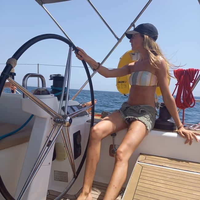 Luxury, Private Sailing Yacht Charter with crew; Half Day - Key Points