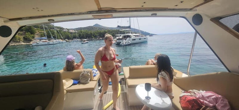 Luxury Private Yacht Tour with Exclusive Comfort & Extras - Key Points