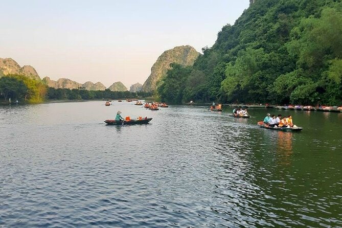 Luxury Small Group, Hoa Lu, Tam Coc, Mua Cave Maximum 6-8 Participants per Group - Key Points