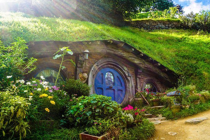 Luxury Small group tour from Auckland to Hobbiton Movie Set - The Experience: What You’ll Love