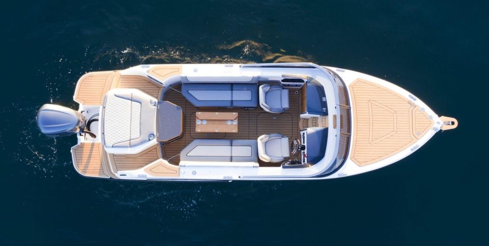 Luxury Sunset on Lake Como: 1 Hour Experience With View - Boat Details and Features