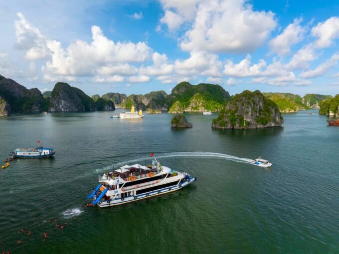 Luxury Sunset Tour- Lan Ha Bay: Kayak, Water Slides, Jacuzzi - Floating Village Visit