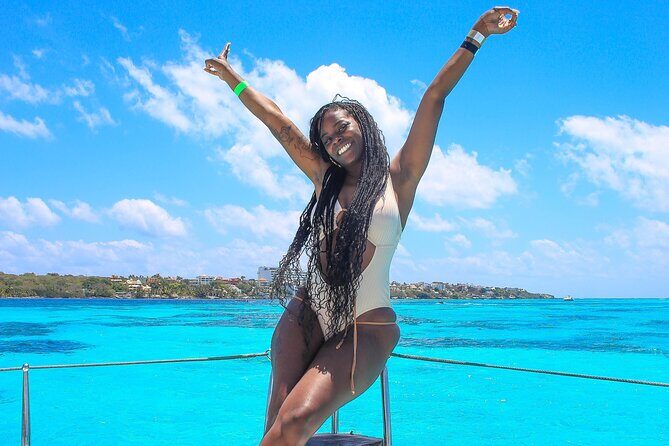 Luxury tour at Isla Mujeres! Catamaran Experience from Cancun - Key Points