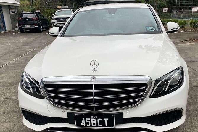 Luxury Vehicle Transfer Brisbane Airport to Gold Coast Hotels - Bottled Water and Additional Comforts