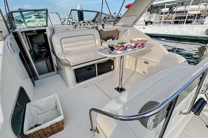 Luxury Yacht Charter and Arch Tour in Cabo San Lucas - An In-Depth Look at the Luxury Yacht Experience in Cabo