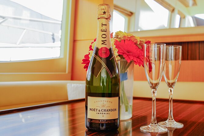 Luxury Yacht Dubai - Book 56 Ft Yacht Cruise up to 24 People - Meeting & Arrival