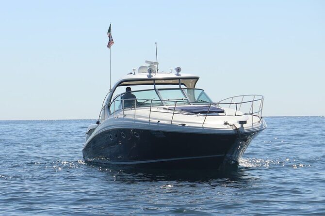 Luxury Yacht Tour in Los Cabos 45FT SeaRay Sundancer - Key Points