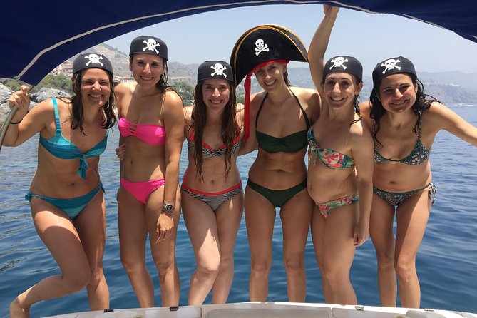 Luxury Yatch Trips + Open Bar + Tapas + Paddle Surf + Snorkel - Review Highlights and Ratings