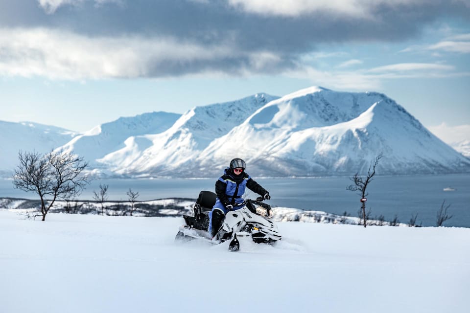 Lyngen: Snowmobile Safari with Lunch in seaside Restaurant - An Exciting Look at the Lyngen Snowmobile Safari with Lunch