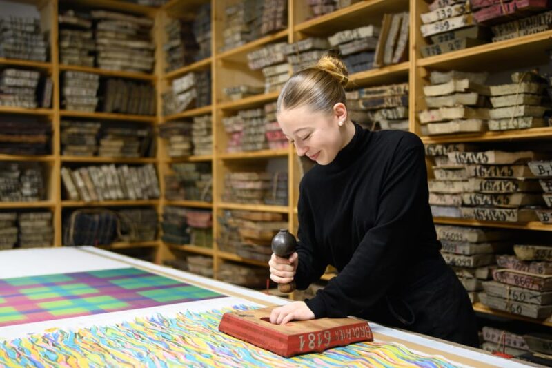 Lyon: Create Your Own Traditional Lyonnais Silk Square - Skill Levels