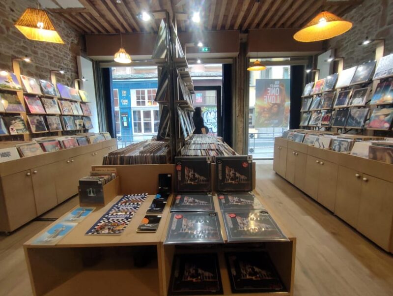Lyon Croix-Rousse: Wine Tasting & Vinyl Record Tour - Important Information