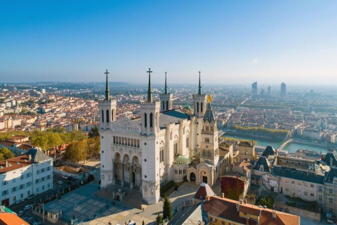 Lyon: Private Walking Tour of UNESCO Old Districts - Exploring Vieux Lyon