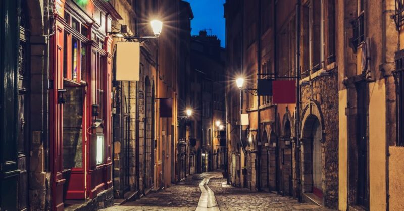Lyon Sunset Food Tour With Full Meal and Wine - Savoring Quintessential Lyonnaise Cuisine