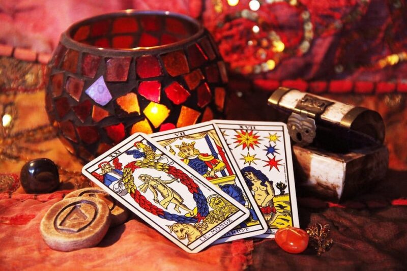 Lyon: Tarot Reading and Neon Painting Workshop - Key Points