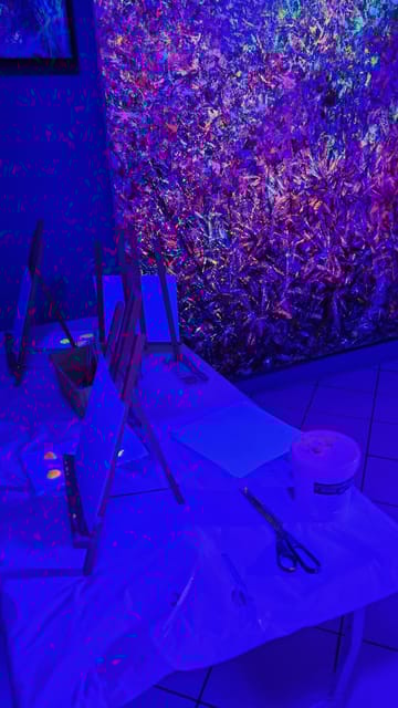 Lyon: Tarot Reading and Neon Painting Workshop - Important Considerations
