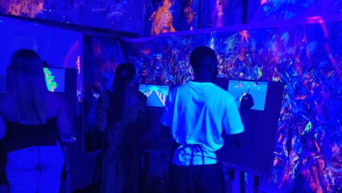 Lyon: Tarot Reading and Neon Painting Workshop - Neon Painting Workshop