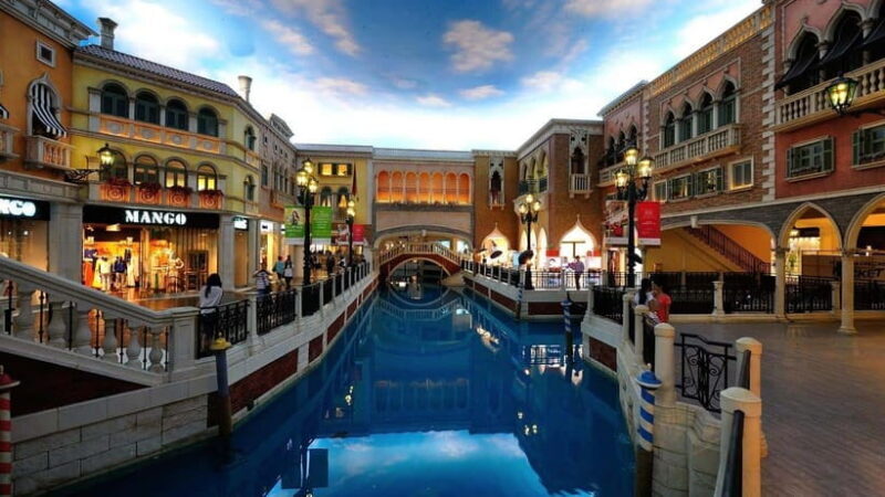 Macau: Venetian-Style Gondola Ride - An In-Depth Look at the Venetian Gondola Ride in Macau