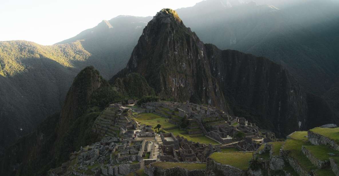 Macchu Picchu Private Tour Guide + Bus Ticket Combo - Key Points