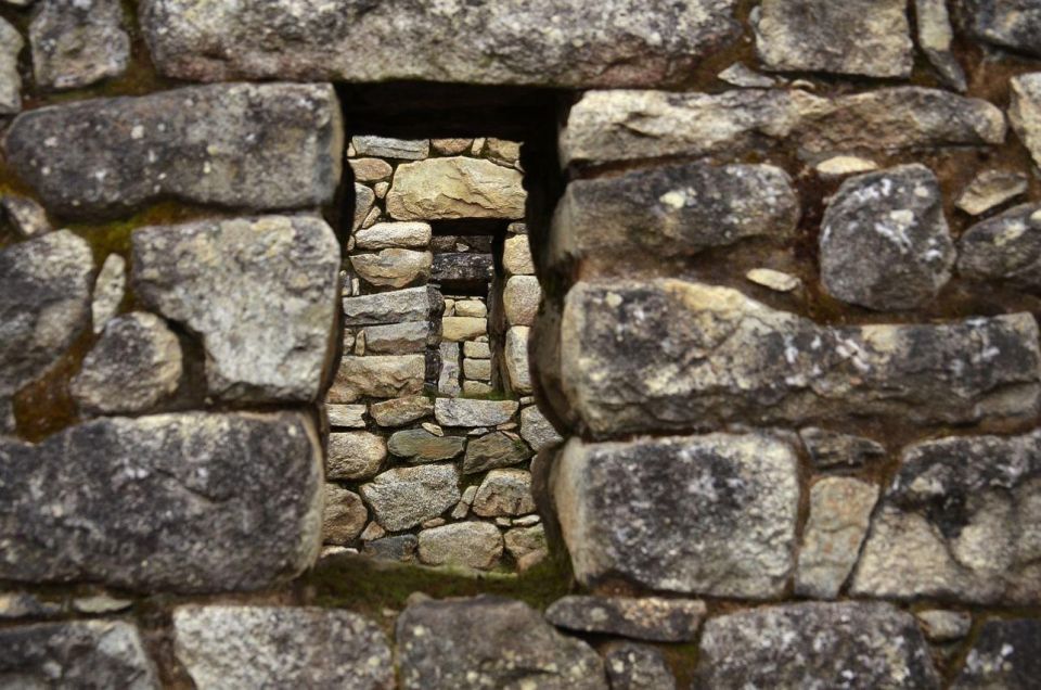 Macchu Picchu Private Tour Guide + Bus Ticket Combo - Inclusions and Exclusions