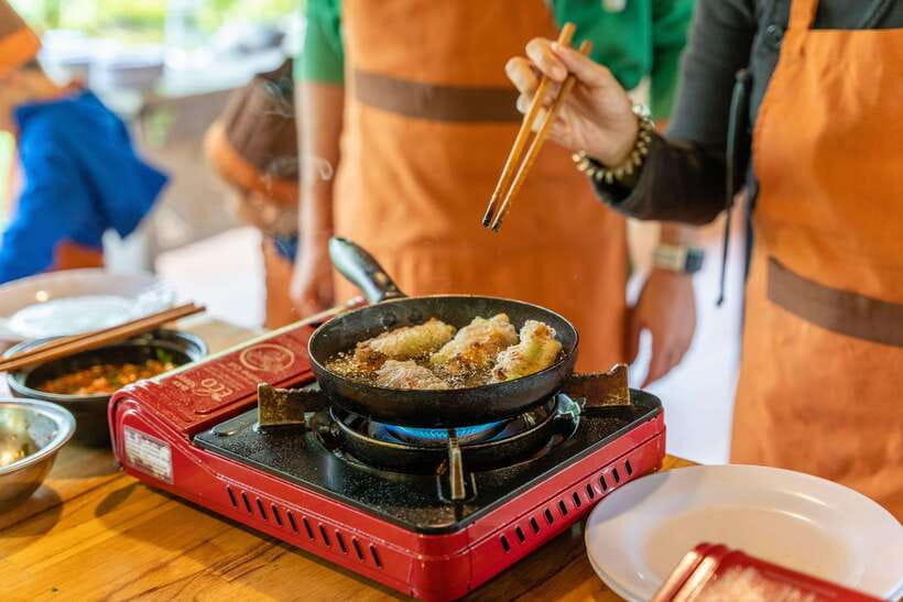 Mad Monkey Hoi An Cooking Class & Bamboo Boats - Key Points
