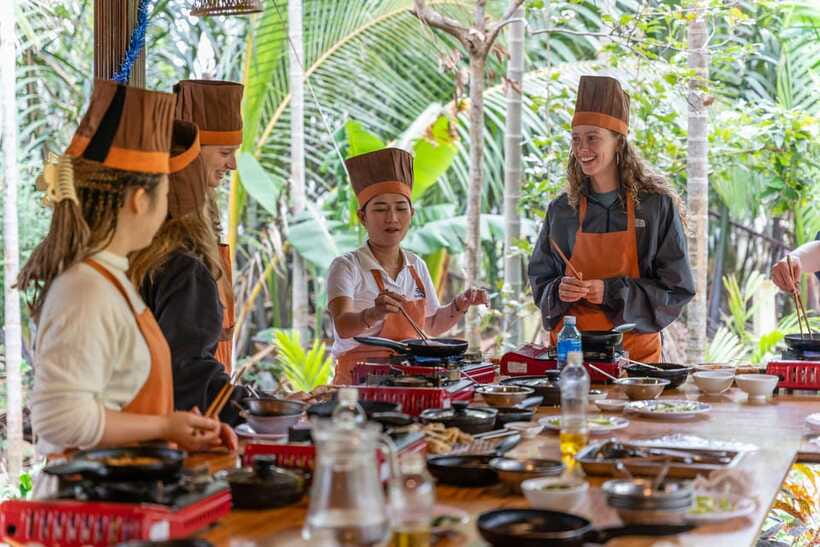 Mad Monkey Hoi An Cooking Class & Bamboo Boats - Customer Reviews